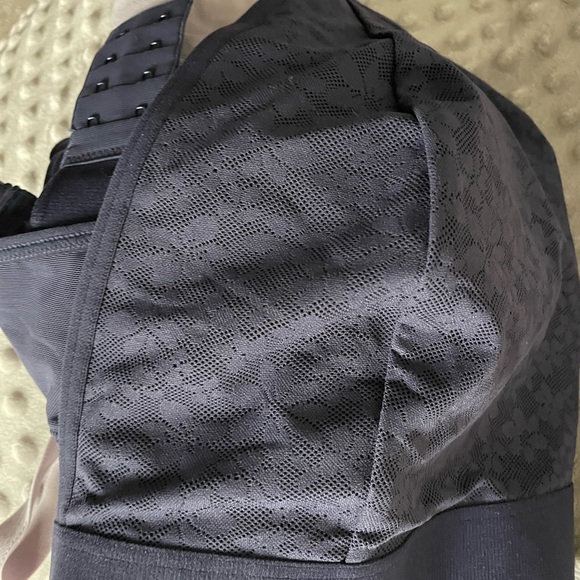 Elegant Lace and Smooth 4X Old Navy Bras Set of 3 - Picture 7 of 7